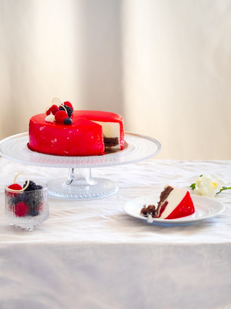 Katri`s Punaiset marjat-mascarponemoussekkaku.