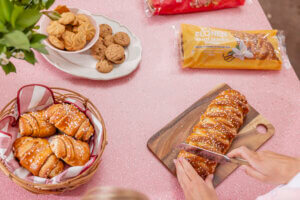 Elosen pullapitkot ja pikkuleivät.